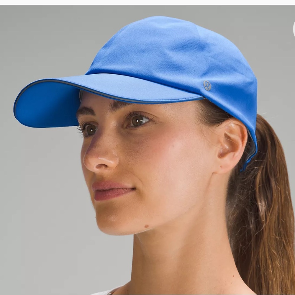 - Lululemon, Women's Fast and Free Running Hat. Never worn.NWOT.